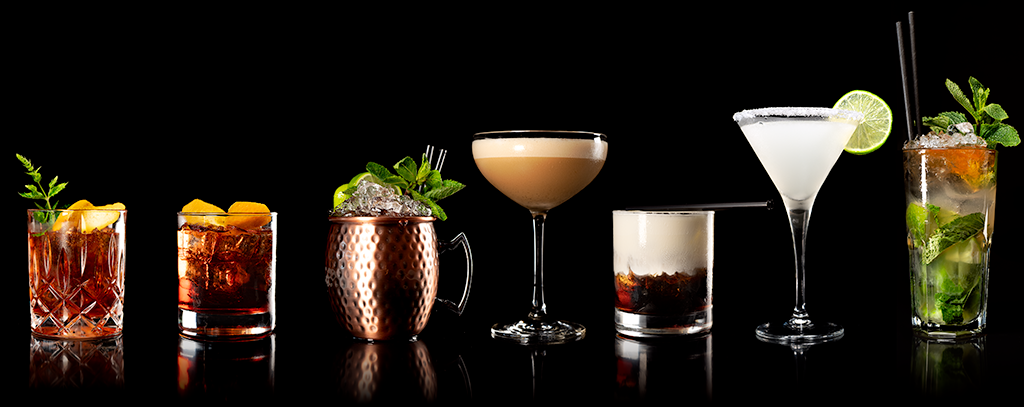 Voll ausgestattete Bar mit Cocktails, Kaffee und Jägermeister Shots in Eventlocation nahe Luzern
